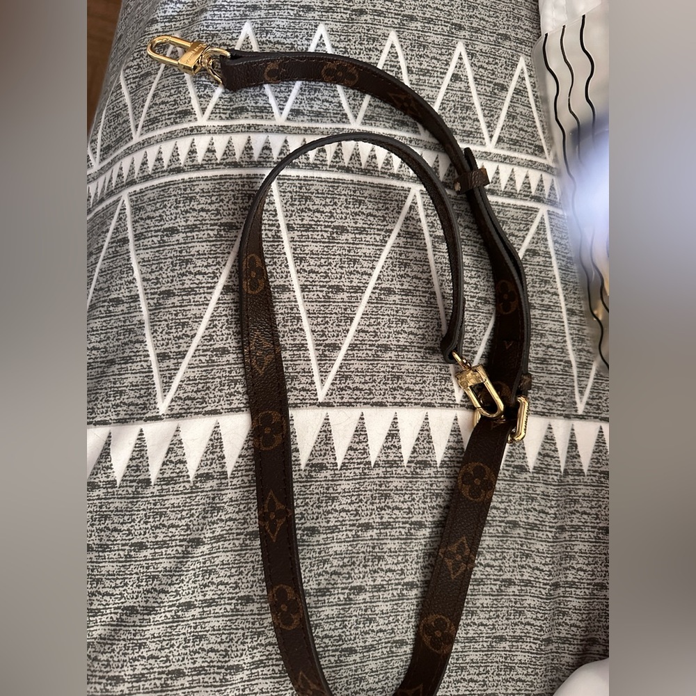 Non branded strap - Picture 2 of 2